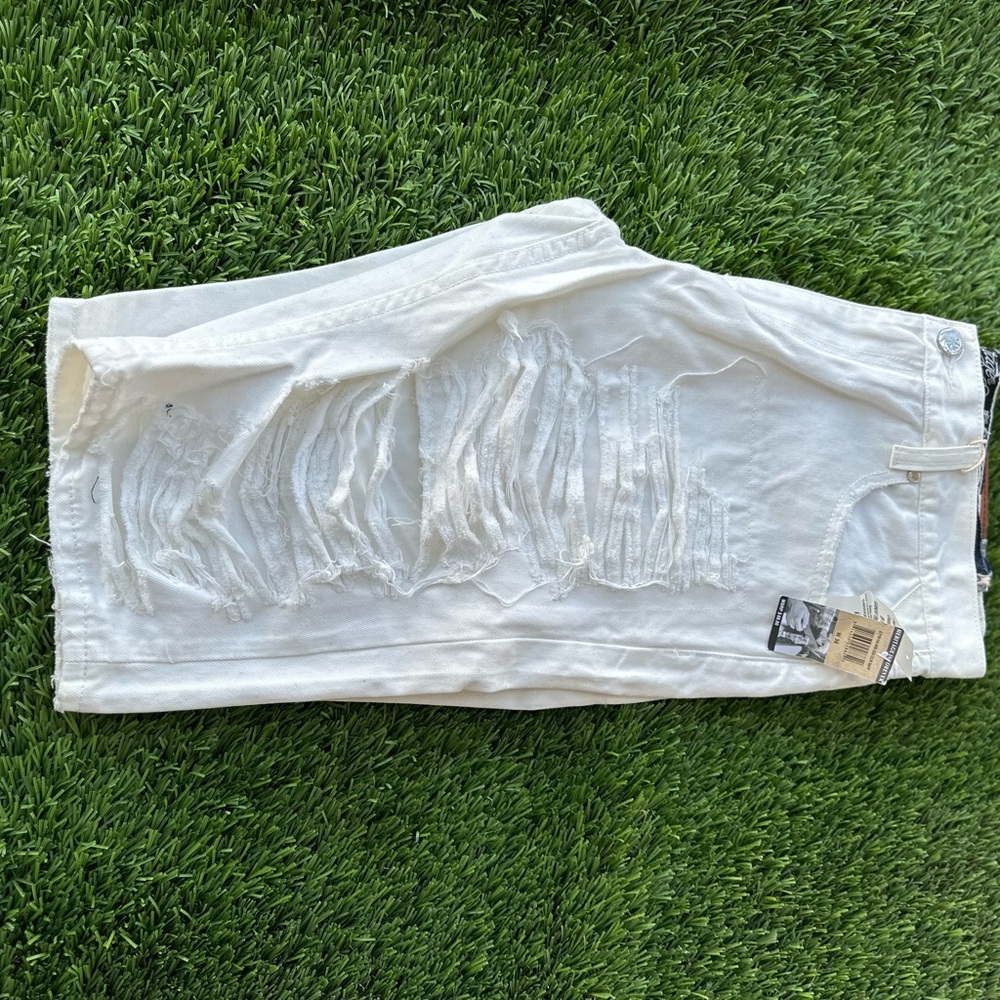 Men pure white denim shorts